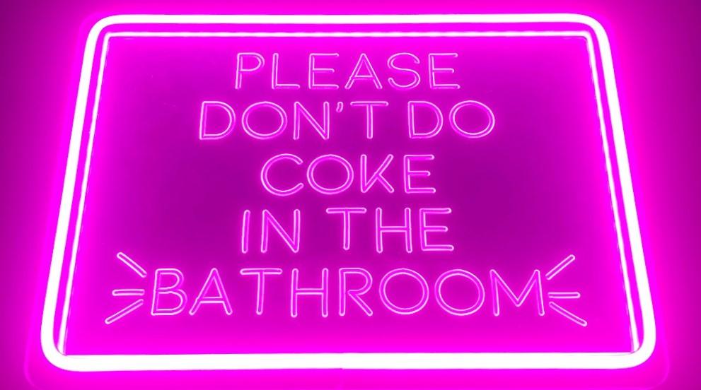 "Grave Neon": Die Kunst der Neonbeleuchtung fein definiert - TOM NEON