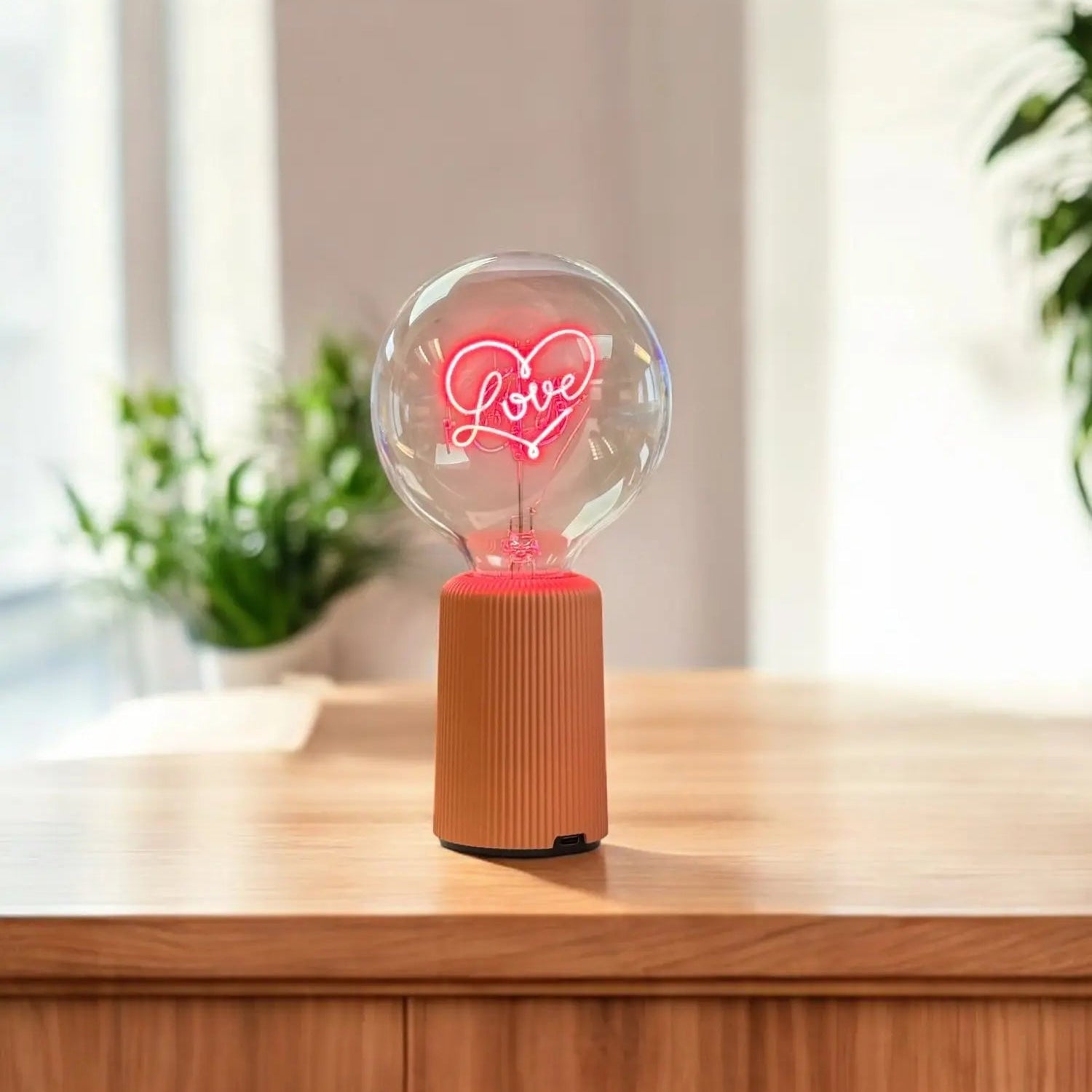 „Love“ Akku LED Deko-Glühbirne – Detailansicht