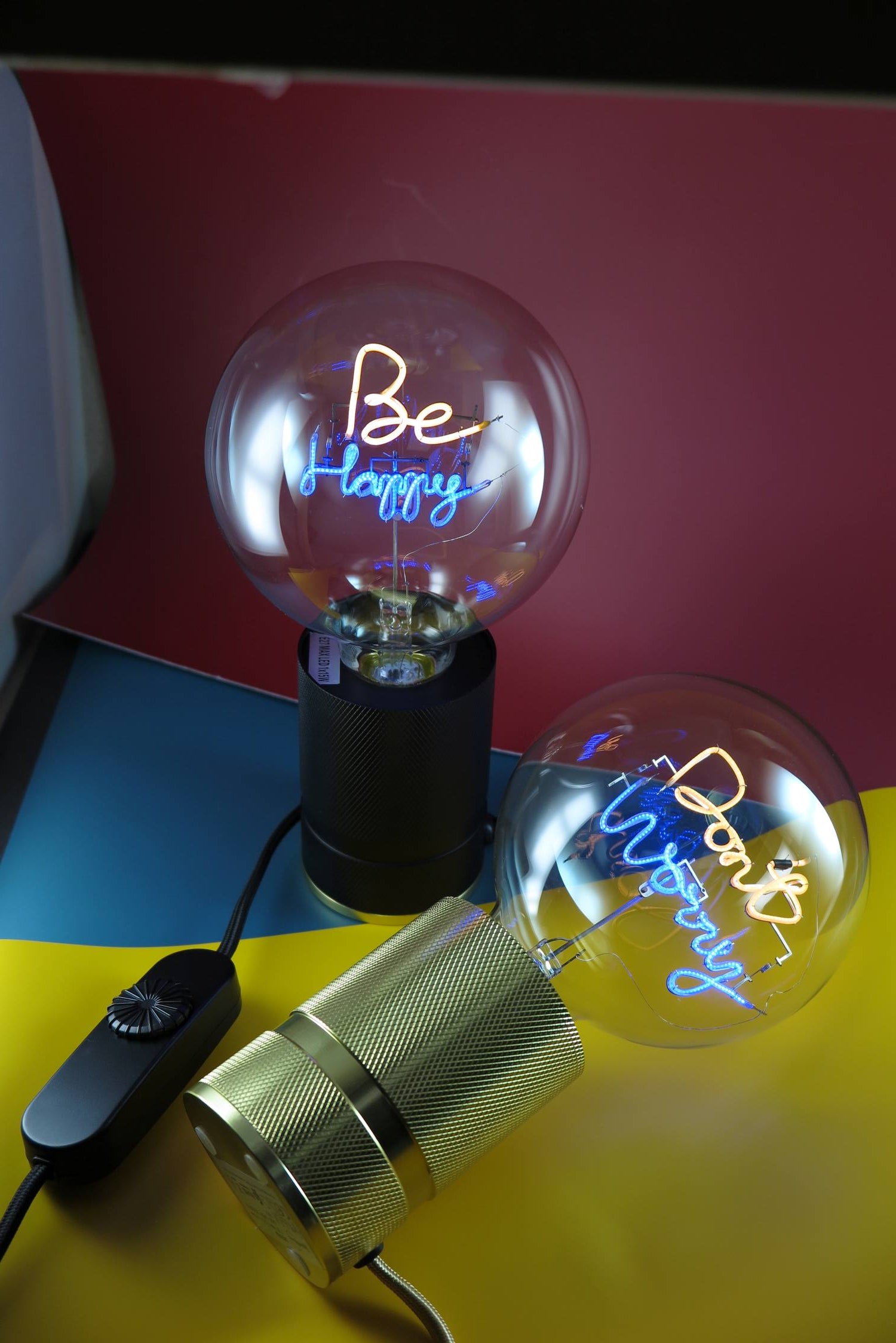 "Be Happy" LED Deko-Glühbirne – Botschaftsleuchte
