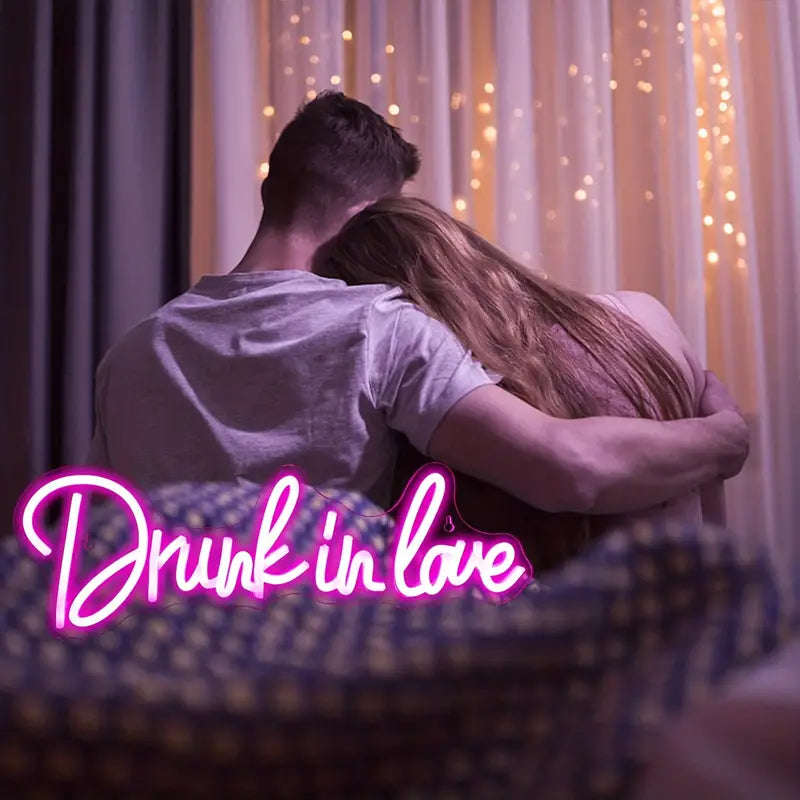 Drunk in love LED Neon Schriftzug – USB Neon Sign – Perfekte Geschenkidee | TOM NEON