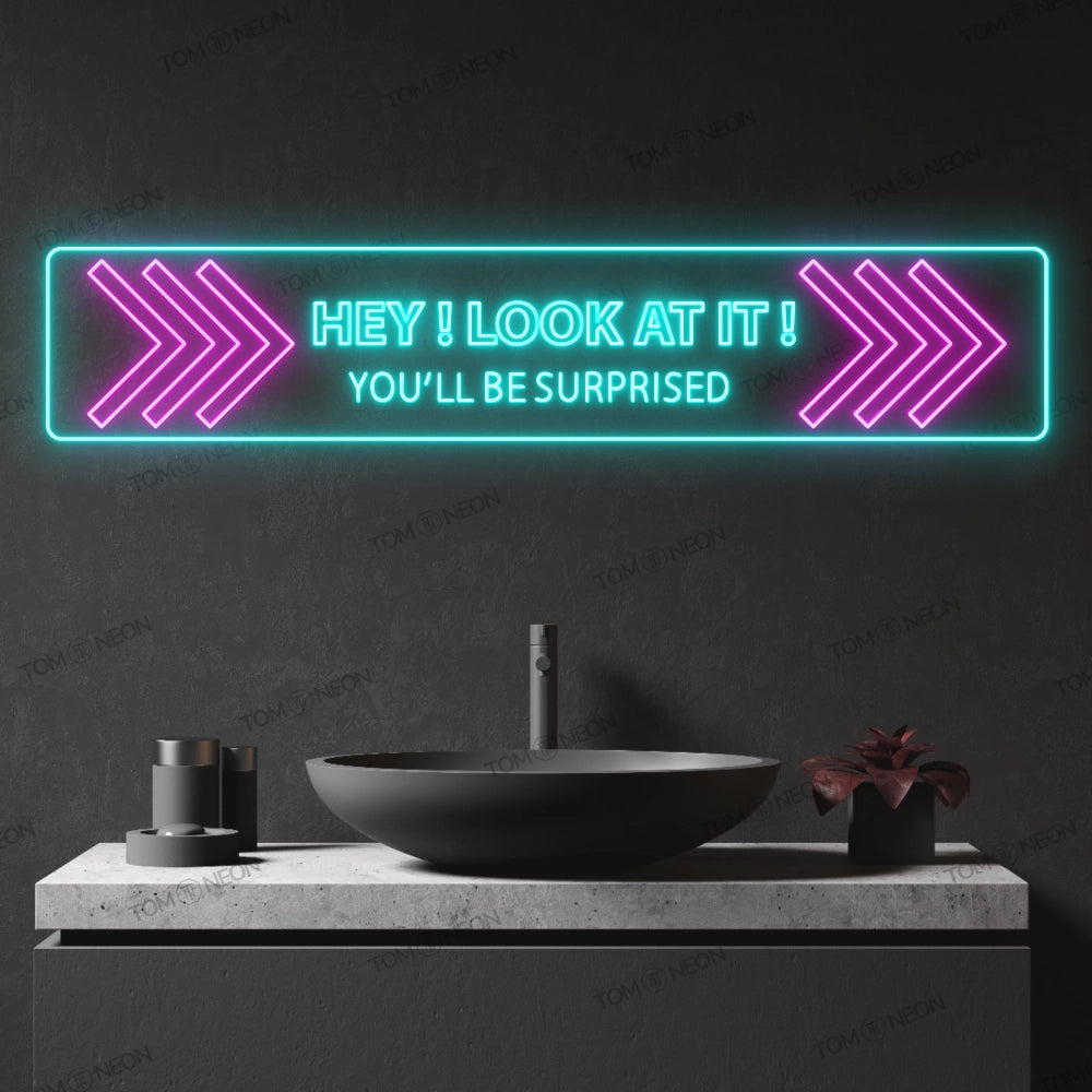 "Hey! Look at it!" LED Neon Sign Schriftzug - Auffällige Dynamik und Präsenz