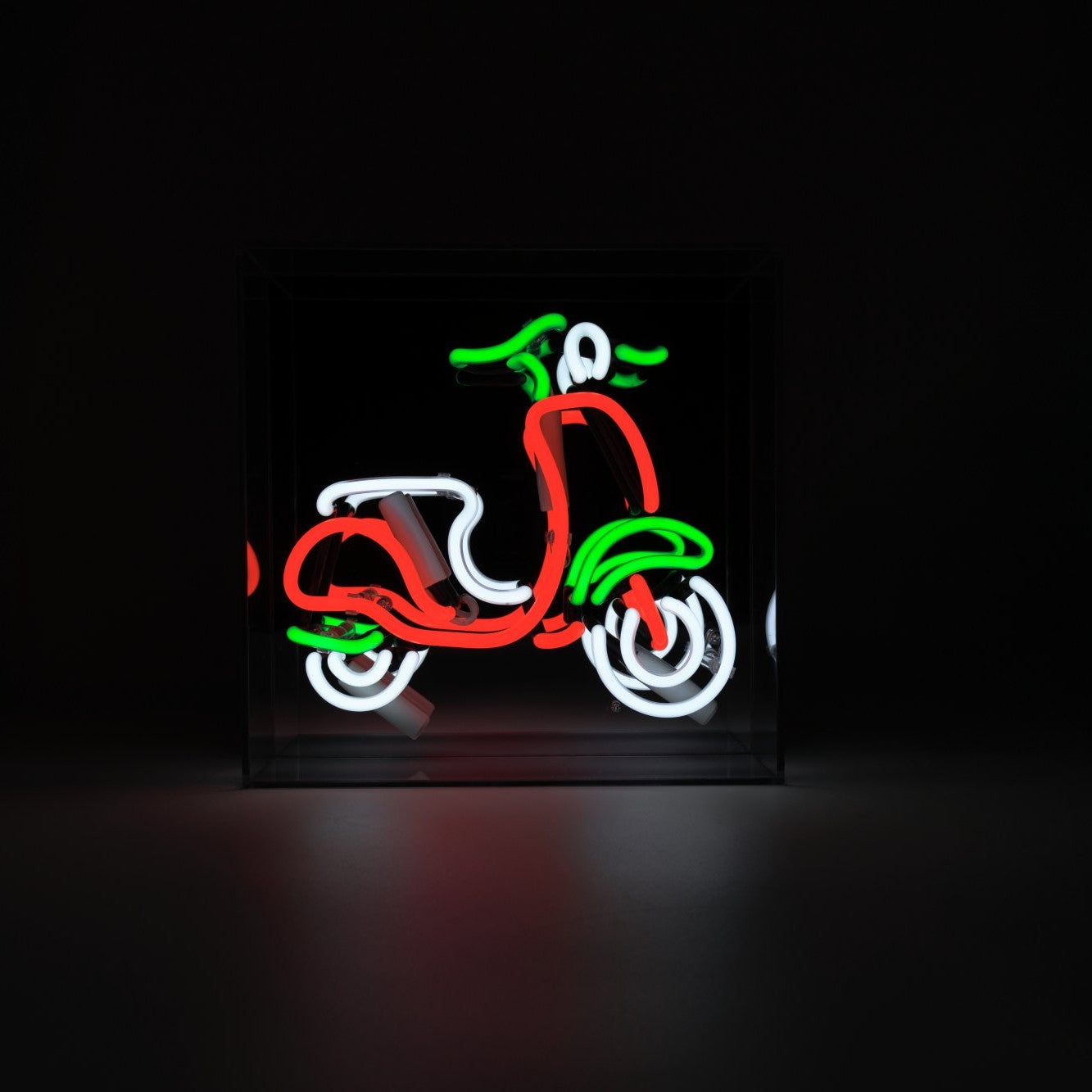 Motorroller Glas Neon Box | Leuchtendes Retro-Neon Schild für urbane Vibes und stylische Neon