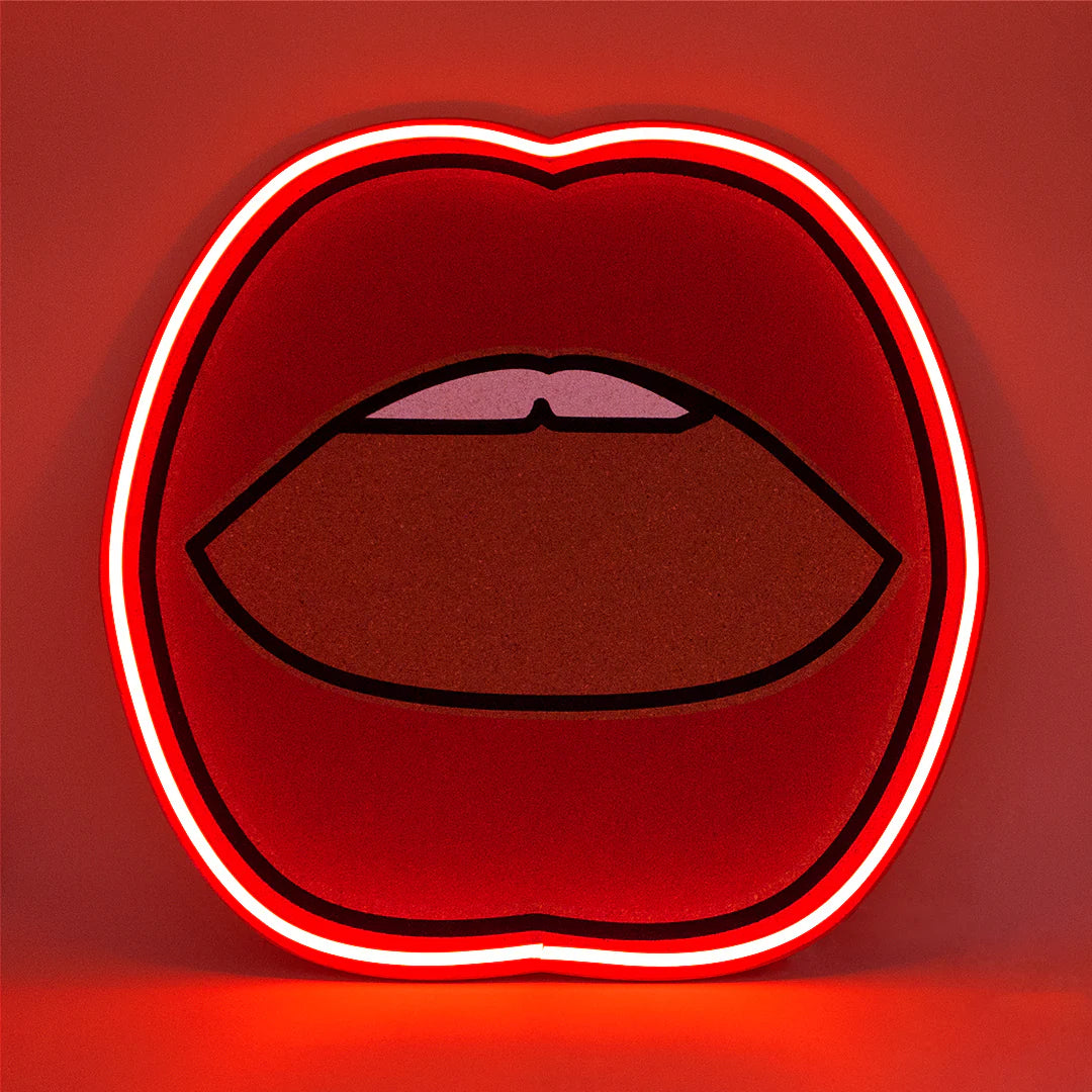"Mund" LED Neon Schild - Leuchtende Pinnwand mit rotem Neon-Mund und Korkhintergrund