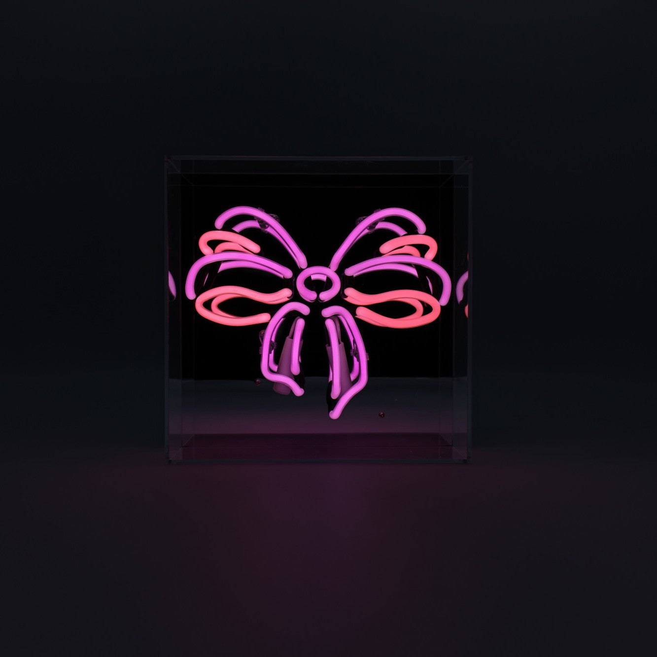 Schleife Glas Neon Box | Neon Dekoration mit leuchtendem Charme in Pink & Violett