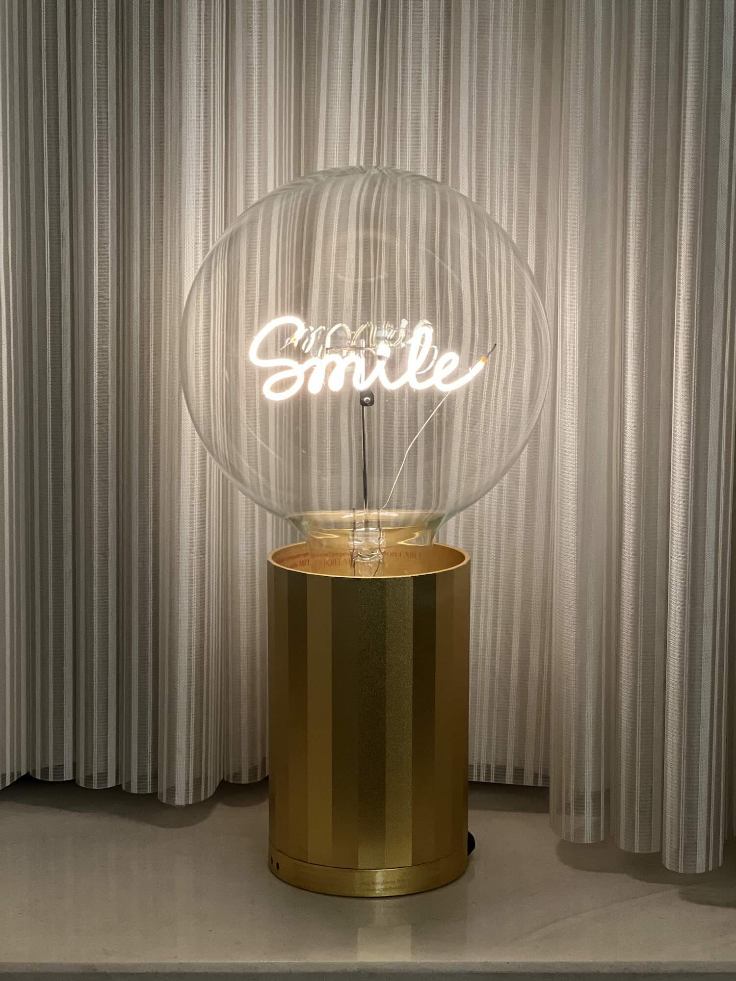„Smile“ Akku LED Deko-Glühbirne – Botschaftsleuchte