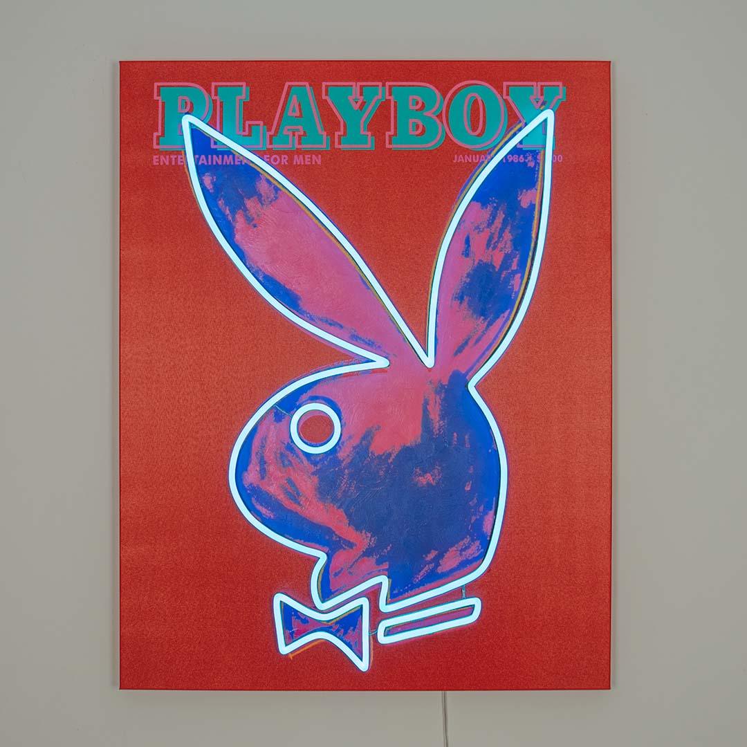 TOM NEON LED Neon 'Andy Warhol Cover' Playboy Edition. Auffällige Neonschriftzug mit dem ikonischen Playboy-Cover im Stil von Andy Warhol. Ideal für Kunstliebhaber und stilvolle Raumgestaltung.