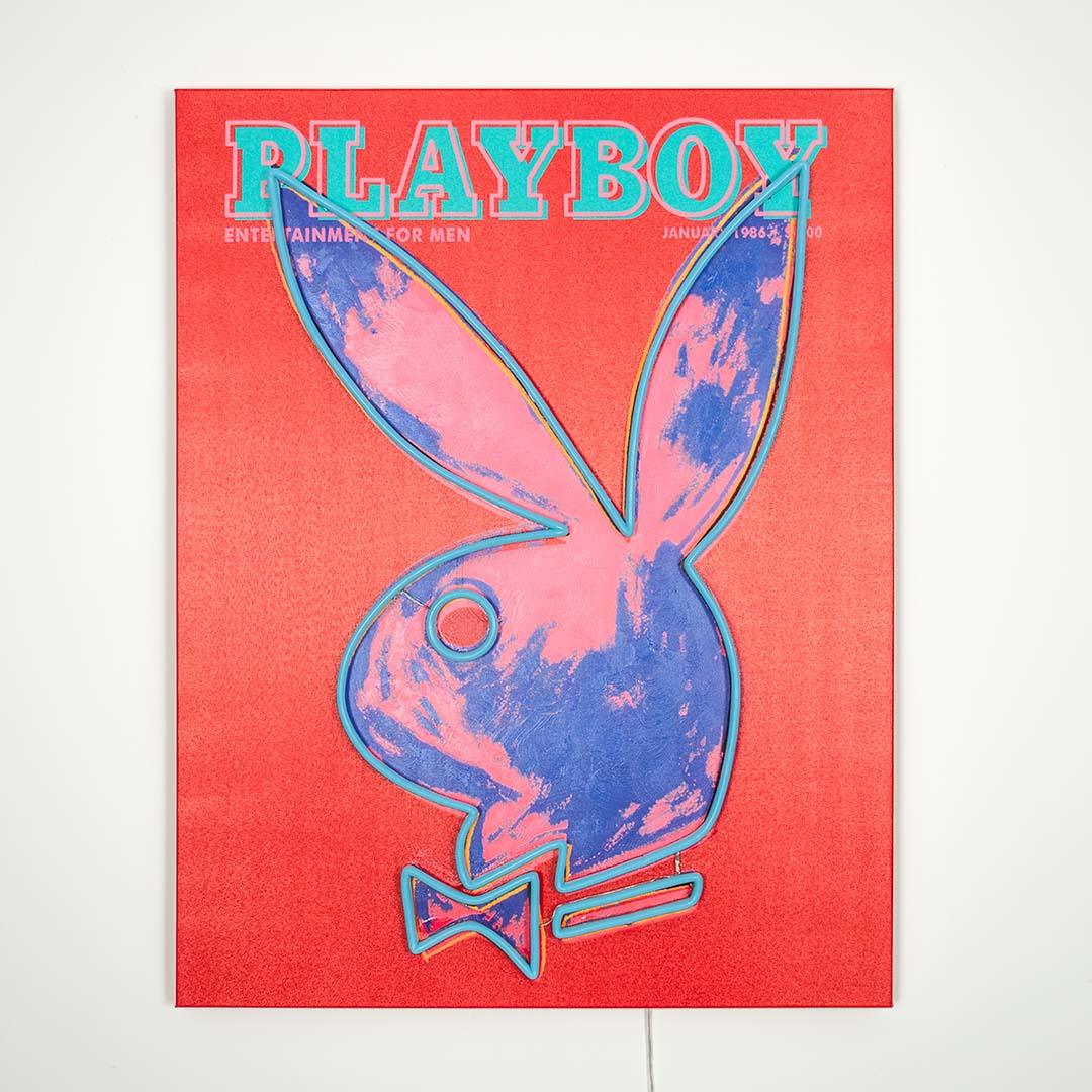 TOM NEON LED Neon 'Andy Warhol Cover' Playboy Edition. Auffällige Neonschriftzug mit dem ikonischen Playboy-Cover im Stil von Andy Warhol. Ideal für Kunstliebhaber und stilvolle Raumgestaltung.
