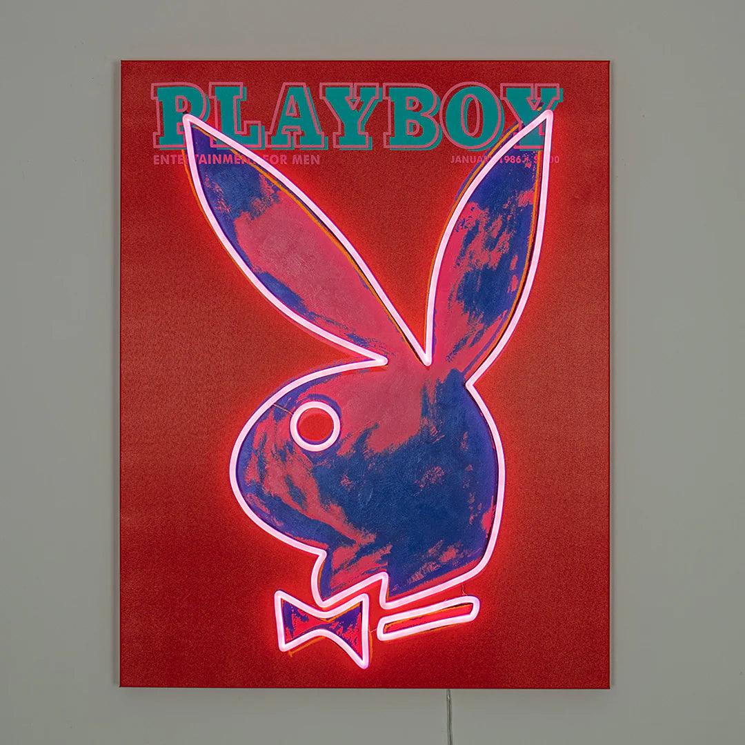 TOM NEON LED Neon 'Andy Warhol Cover' Playboy Edition. Auffällige Neonschriftzug mit dem ikonischen Playboy-Cover im Stil von Andy Warhol. Ideal für Kunstliebhaber und stilvolle Raumgestaltung.