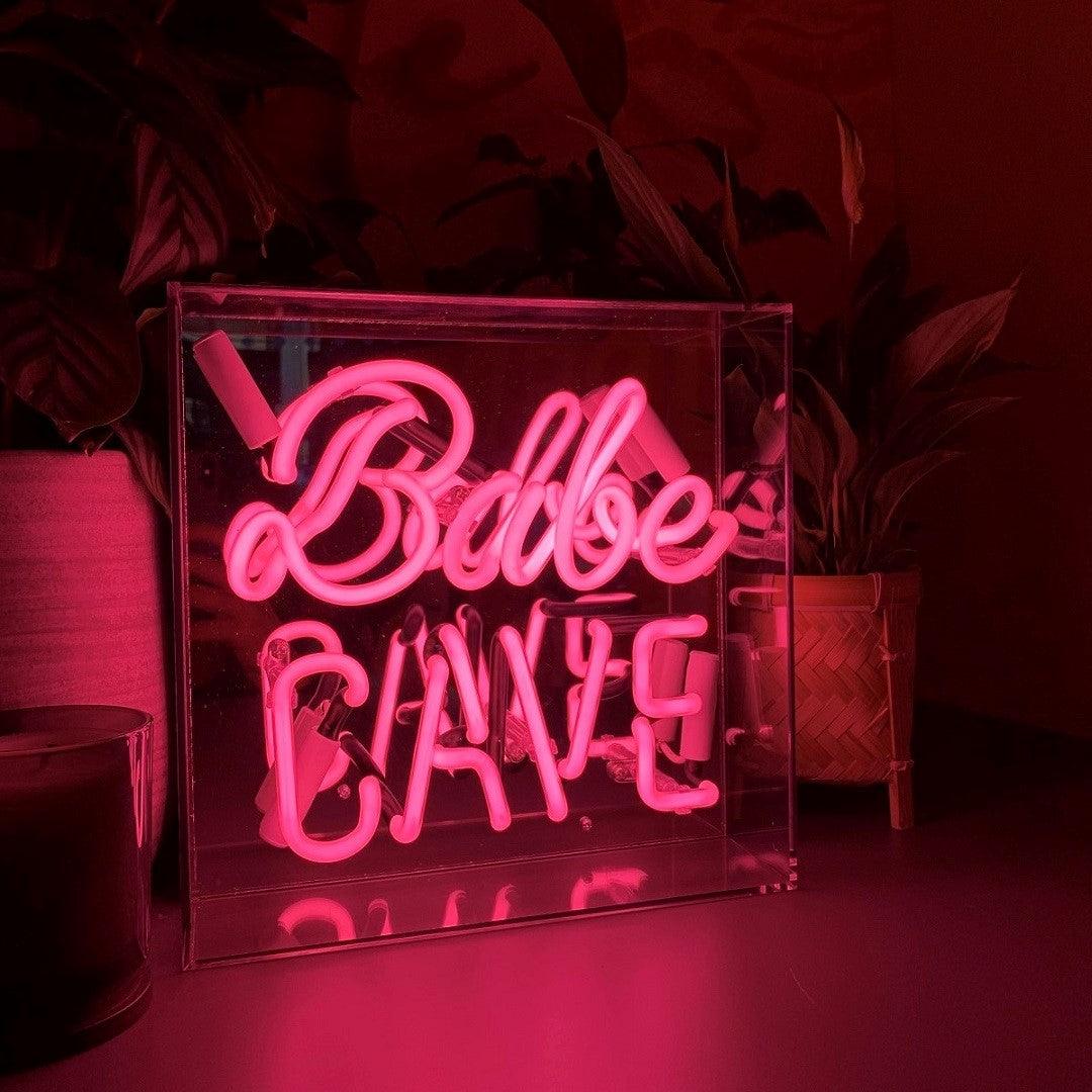 "Babe Cave" Glas Neon Box - TOM NEON