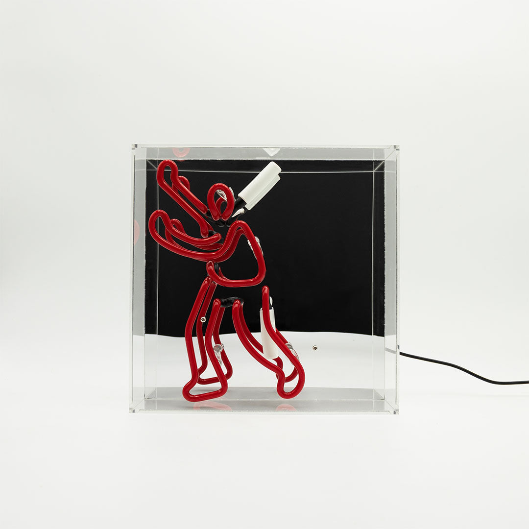 TOM NEON Glas Neon Box 'Buchmann'. Leuchtendes Neonlicht mit einem Buchmotiv, eingebettet in einer eleganten Glasbox. Perfekt für eine stilvolle und literarische Raumdekoration.