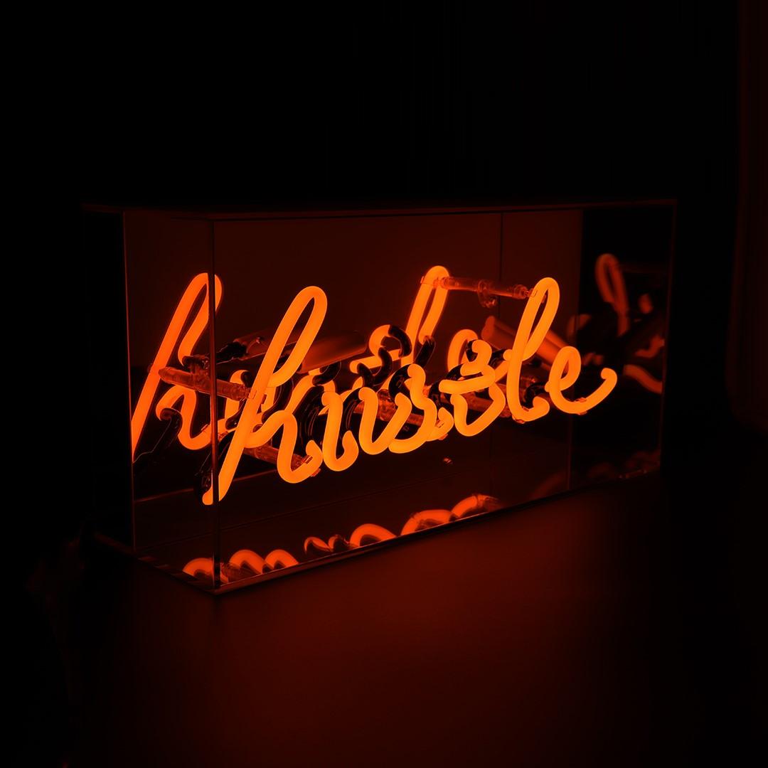 "Hustle" Glas Neon Box - TOM NEON