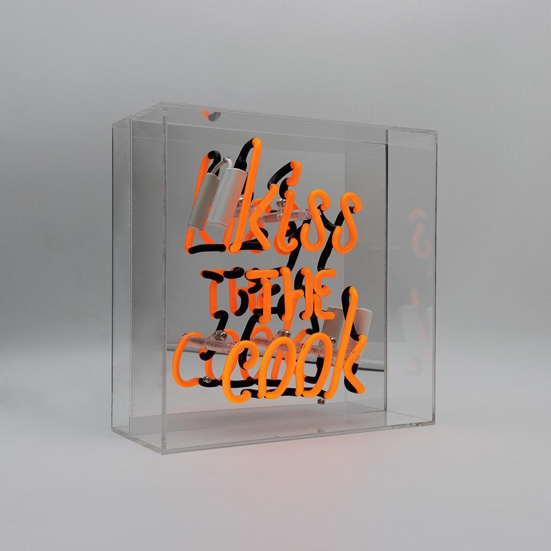 "Kiss the Cook" Glas Neon Box - TOM NEON