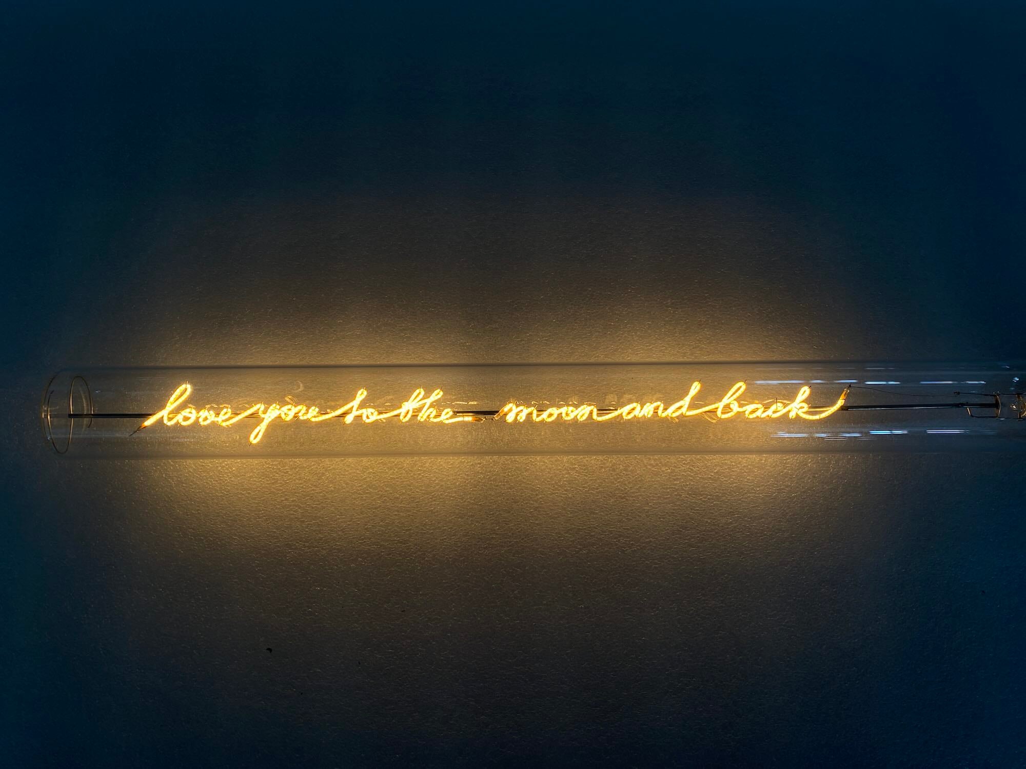 „Love You to the Moon and Back“ Deko-Leuchtröhre – Botschaftsleuchte