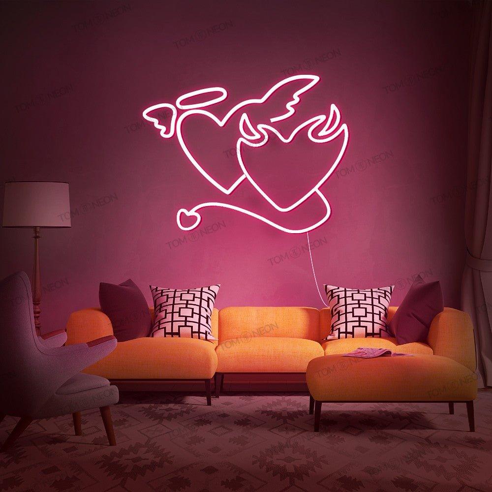 TOM NEON 'Engel Teufel Herz' Neon-Schild Bild LED Leuchte in pink. Leuchtendes Neonschild mit einem Herzmotiv, das Engels- und Teufelselemente kombiniert. Perfekt für eine kreative und kontrastreiche Raumdekoration.