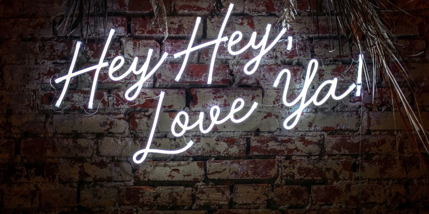 Einzigartige, maßgeschneiderte, personalisierte Neon-Schilder Schriftzüge by TOM NEON