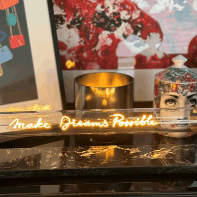 „Make Dreams Possible“ Deko-Leuchtröhre – Stimmungsbild