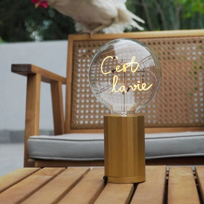 „C'est la Vie“ Akku LED Deko-Glühbirne – Detailansicht