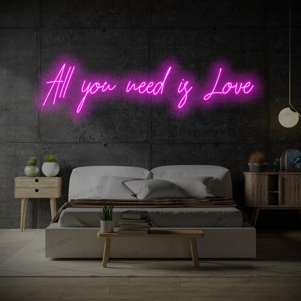 TOM NEON LED Schriftzug 'All you need is Love' in pink. Leuchtender Neonschriftzug mit der Botschaft 'All you need is Love' in stilvollen Buchstaben. Ideal für romantische und moderne Raumgestaltung.