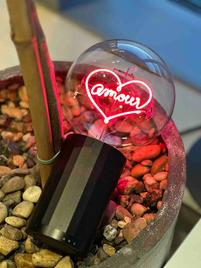 "Amour" Akku LED Deko-Glühbirne – Botschaftsleuchte