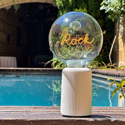 „Rock“ Akku LED Deko-Glühbirne – Detailansicht