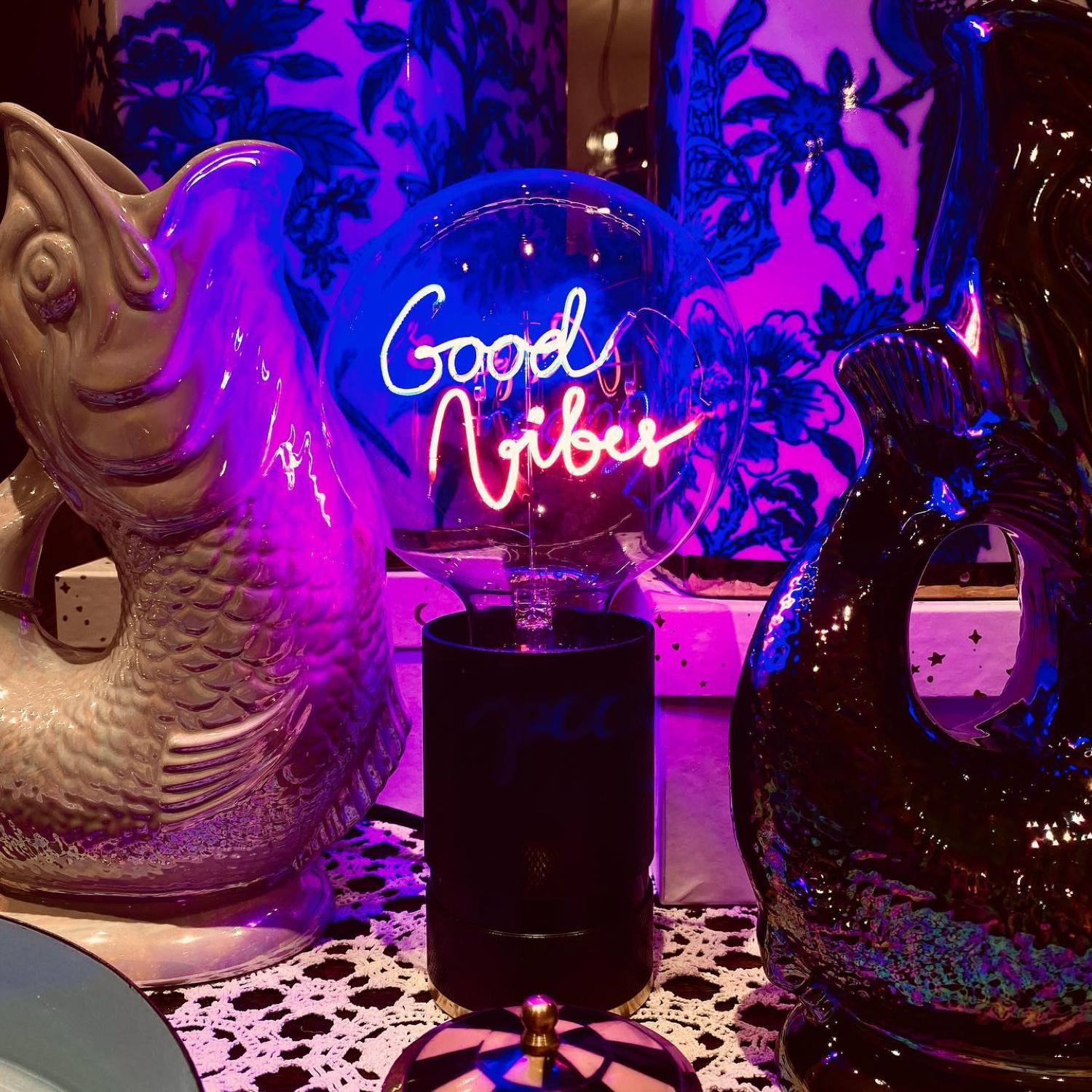 "Good Vibes" LED Deko-Glühbirne – Botschaftsleuchte