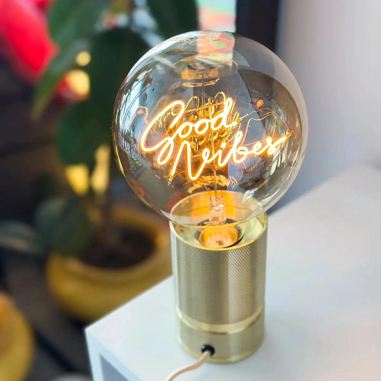 "Good Vibes" LED Deko-Glühbirne – Botschaftsleuchte