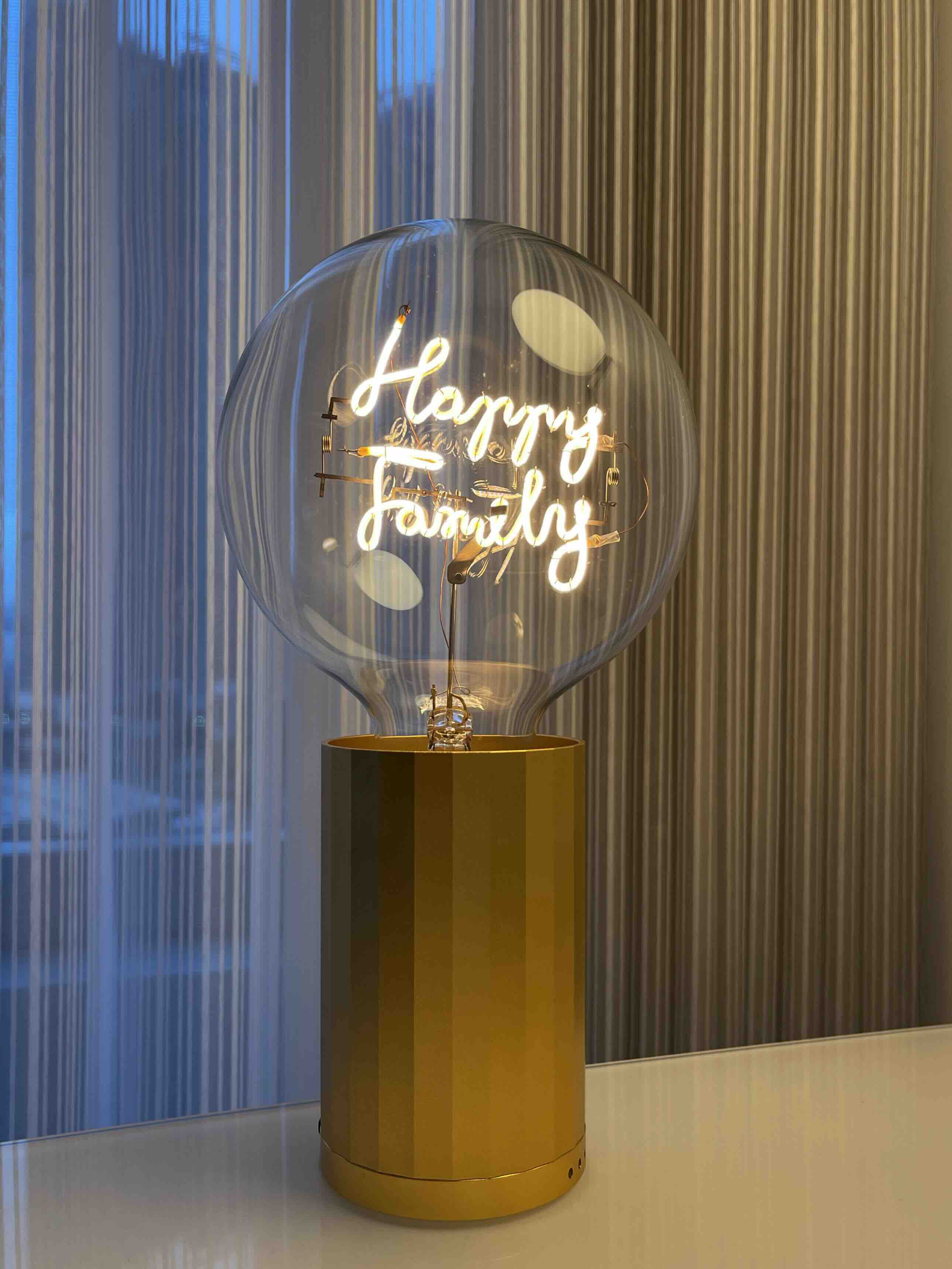 „Happy Family“ Akku LED Deko-Glühbirne – Botschaftsleuchte
