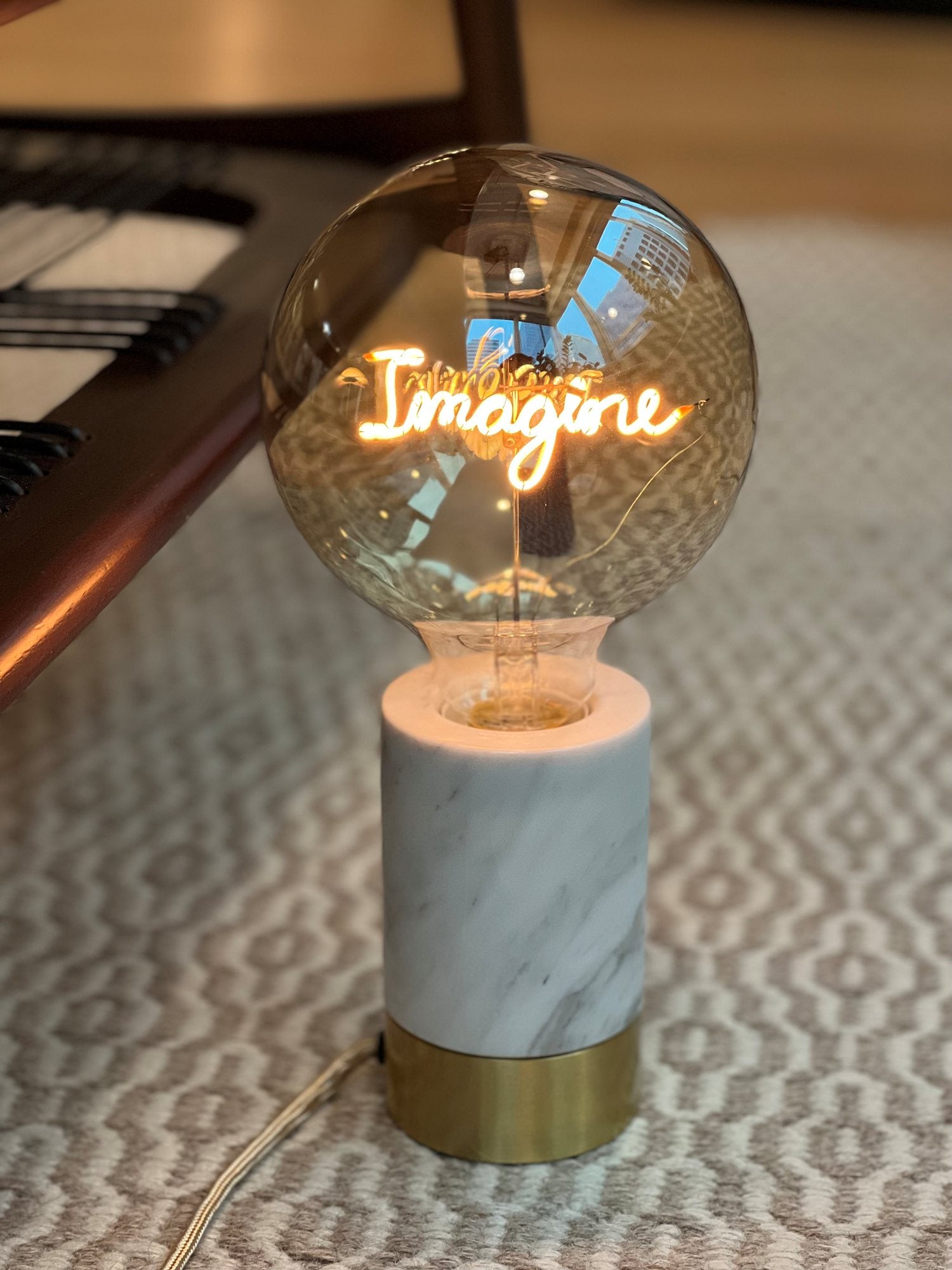"Imagine" LED Deko-Glühbirne – Botschaftsleuchte