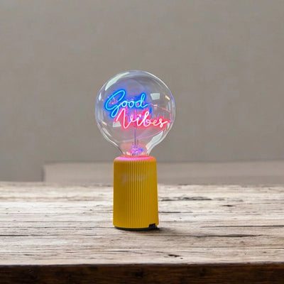 „Good Vibes“ Akku LED Deko-Glühbirne – Stimmungsbild