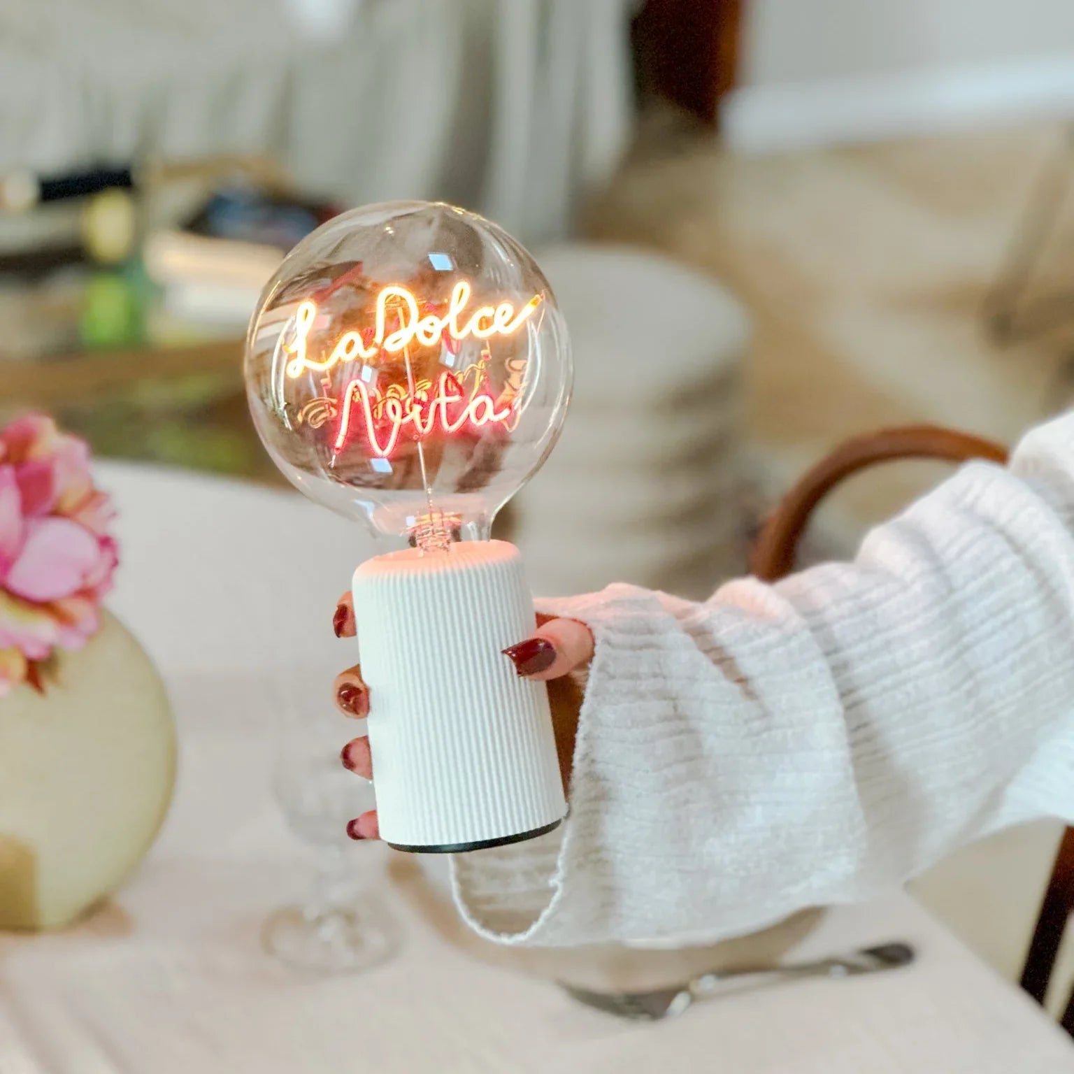 „La Dolce Vita“ Akku LED Deko-Glühbirne – Stimmungsbild