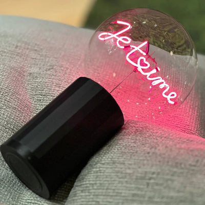 „Ich liebe dich“ Akku LED Deko-Glühbirne – Detailansicht