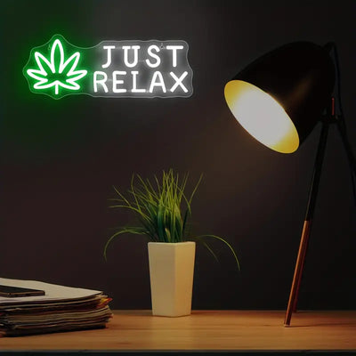 Just Relax mit Hanfblatt LED Neon Schriftzug – USB Neonschild Sign – Perfekte Geschenkidee | TOM NEON