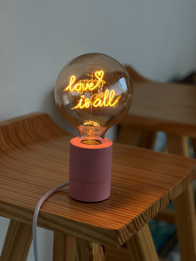 "love is all" LED Deko-Glühbirne – Botschaftsleuchte