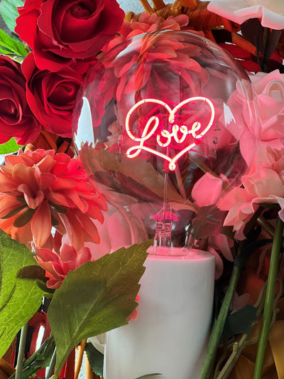 "Love" LED Deko-Glühbirne – Botschaftsleuchte