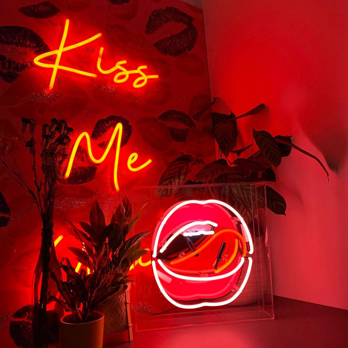 "Kiss Me Quick" LED Neon Wall Art - TOM NEON