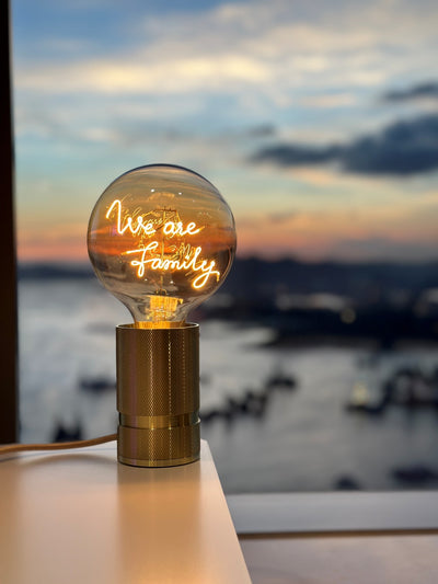"We are Family" LED Deko-Glühbirne – Botschaftsleuchte