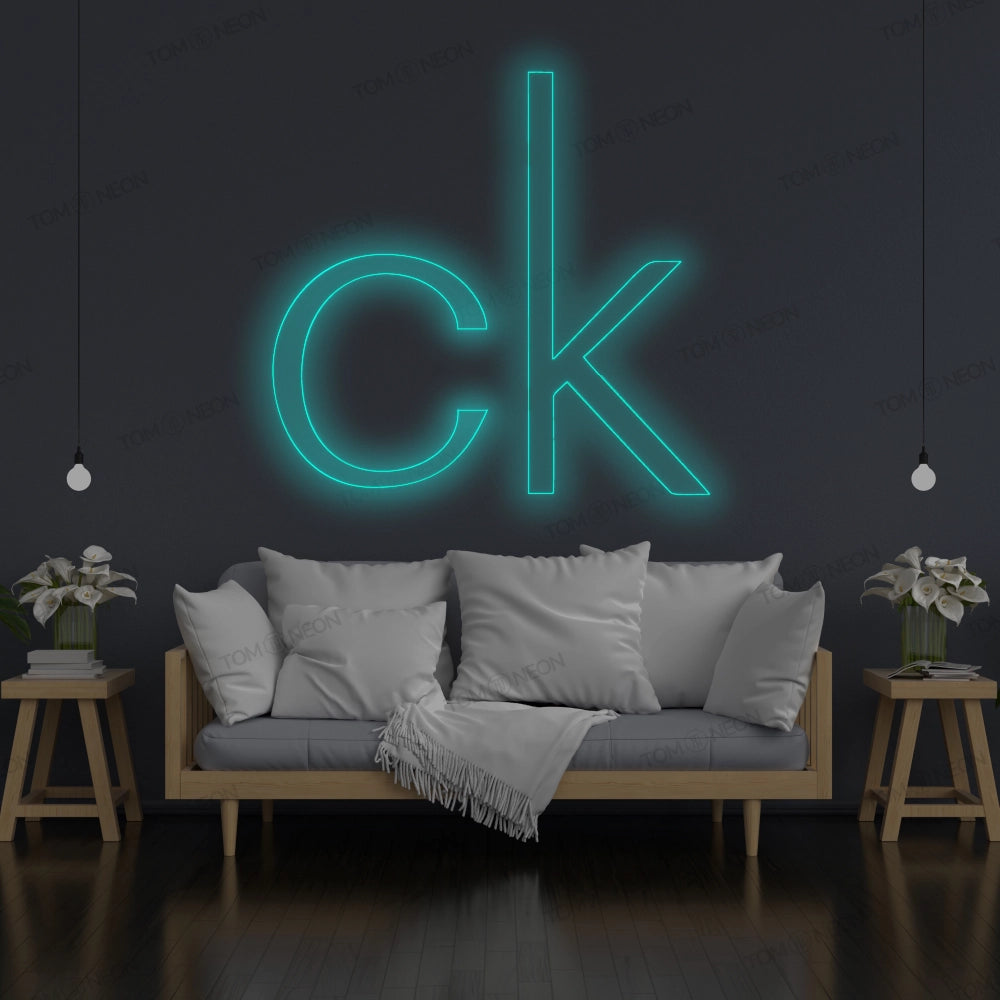 cK Neon Schriftzug - Zeitlose Eleganz für Ihren Wunschbereich